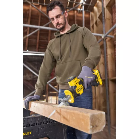 STANLEY FATMAX 18 Volt-os V20 akkumulátoros kompakt kardfűrész, akku nélkül, kefe nélküli             SFMCS305B-XJ