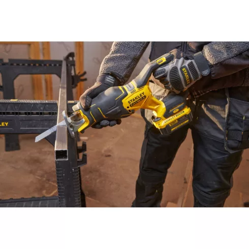 STANLEY FATMAX V20 orrfűrész, kefementes, 2300/3200 ford/perc, LED fény, akkumulátor és töltő nélkül  SFMCS311B-XJ