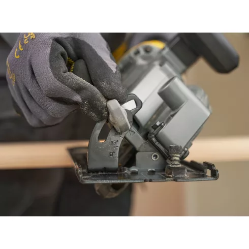 STANLEY FATMAX V20 kefementes körfűrész, 115mm, akku nélkül, 4500 ford./perc,38mm vágás,láb 45-fokba  SFMCS515B-XJ