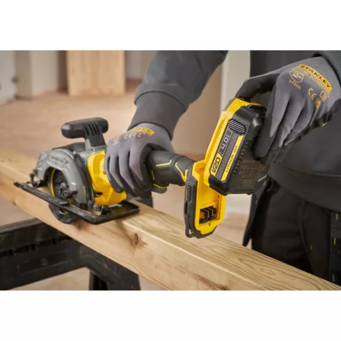 STANLEY FATMAX V20 kefementes körfűrész, 115mm, akku nélkül, 4500 ford./perc,38mm vágás,láb 45-fokba  SFMCS515B-XJ