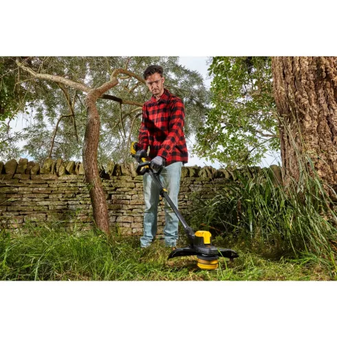 STANLEY FATMAX 18 Volt-os V20 akkumulátoros kefementes fűszegélynyíró 33cm                            SFMCSTB933M-Q