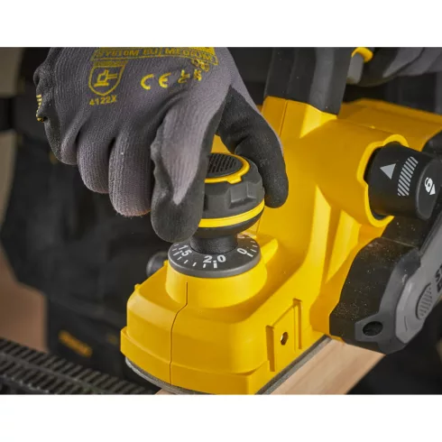 STANLEY FATMAX V20 kefementes gyalu, akkumulátor nélkül, 15000ford./perc, 3-5-7mm élsimítás           SFMCW300B-XJ