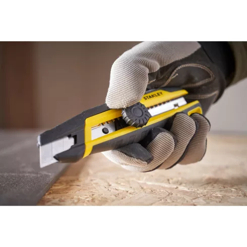 STANLEY FATMAX vágókés beépített pengetörővel, rögzítő csavaros 18 mm                                 STHT10500-0