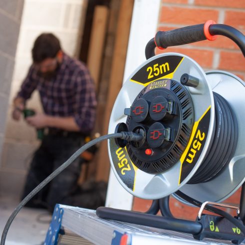 STANLEY kültéri fém kábeldob 25m 3x2,5mm2 gumi vezetékkel, HSO                                        SXECCM2FESE