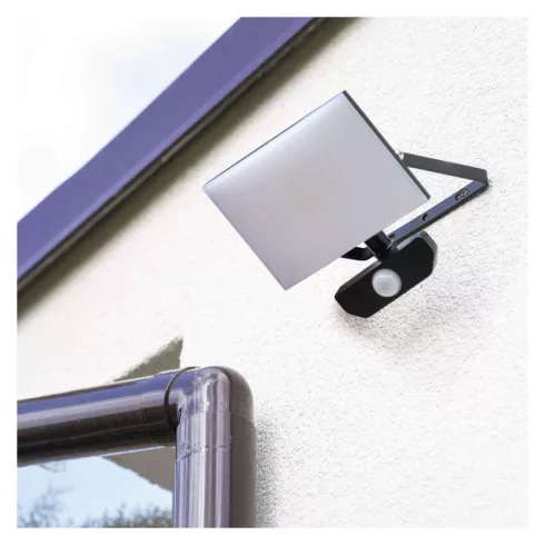 LED-es reflektor TAMBO, PIR mozgásérzékelővel, 50 W, 5000 lm, 4000 K, IP54, fekete                    ZS2942